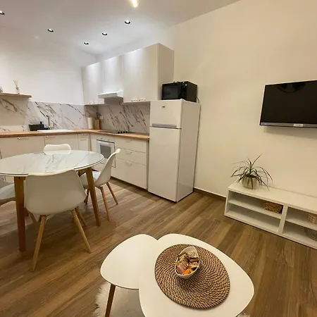 Apartment Tom Mimice