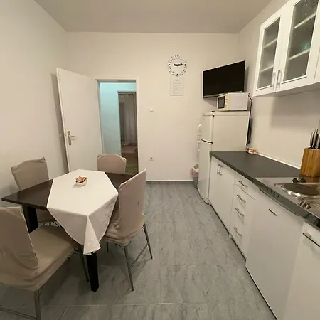 Tom Apartman Mimice