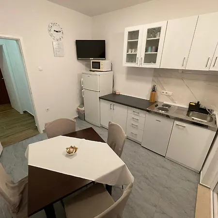 Tom Apartman *